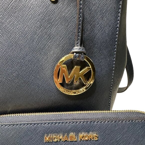 Michael Kors Sutton Saffiano Medium Bag in Navy Leather with Matching Wallet - Picture 4 of 14